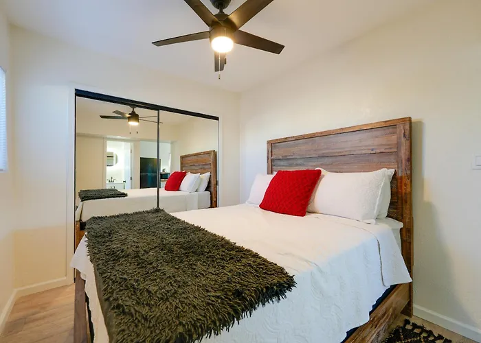 Couple's Escape! 3 Mi To Dtwn & Roosevelt Row Apartment