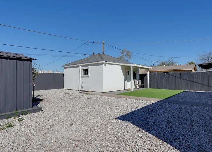 Couple's Escape! 3 Mi To Dtwn & Roosevelt Row Apartment