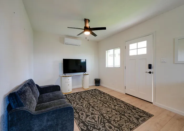 Couple's Escape! 3 Mi To Dtwn & Roosevelt Row Apartment